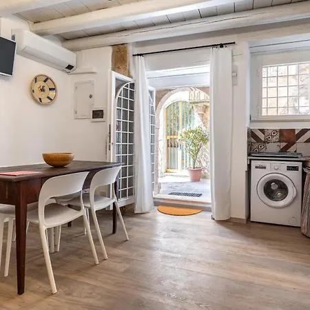 Apartment Il Cortile Sul Vicolo Giudecca By Wonderful Italy *